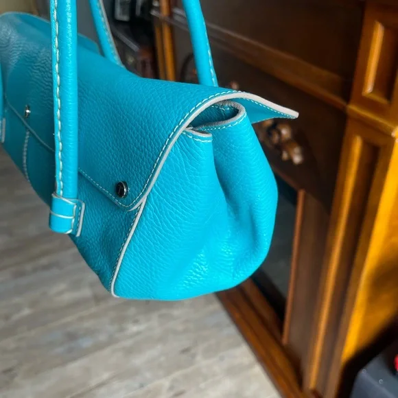 Tod's Corniche Wave East-West Small Shoulder Bag - Picture 3 of 10